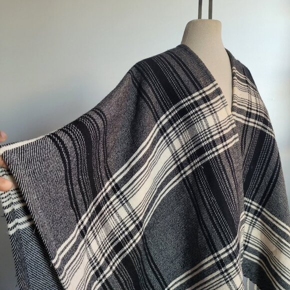 Talbots Black and White Wool Poncho (Size: One size fits most) - Picture 9 of 13